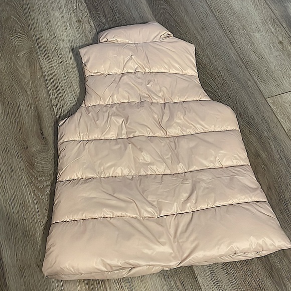 Old Navy Puffer Vest - Picture 5 of 5